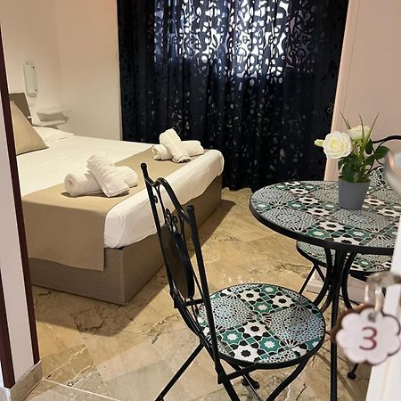 Villa Dolce Vita Rooms 卡斯泰卢佐 外观 照片