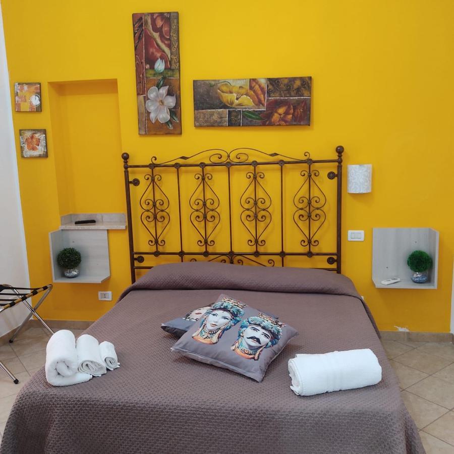 Villa Dolce Vita Rooms 卡斯泰卢佐 外观 照片