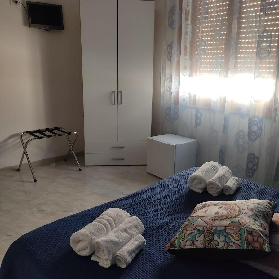 Villa Dolce Vita Rooms 卡斯泰卢佐 外观 照片