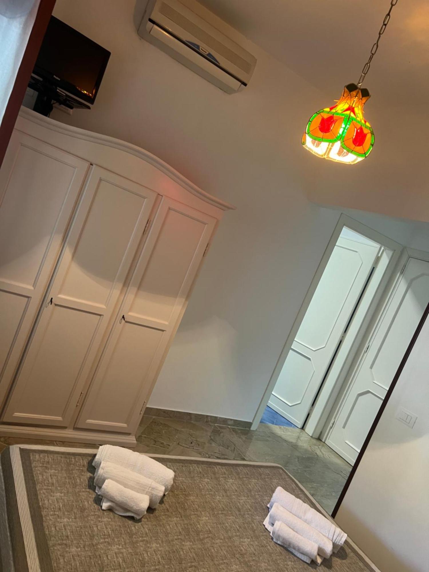 Villa Dolce Vita Rooms 卡斯泰卢佐 外观 照片