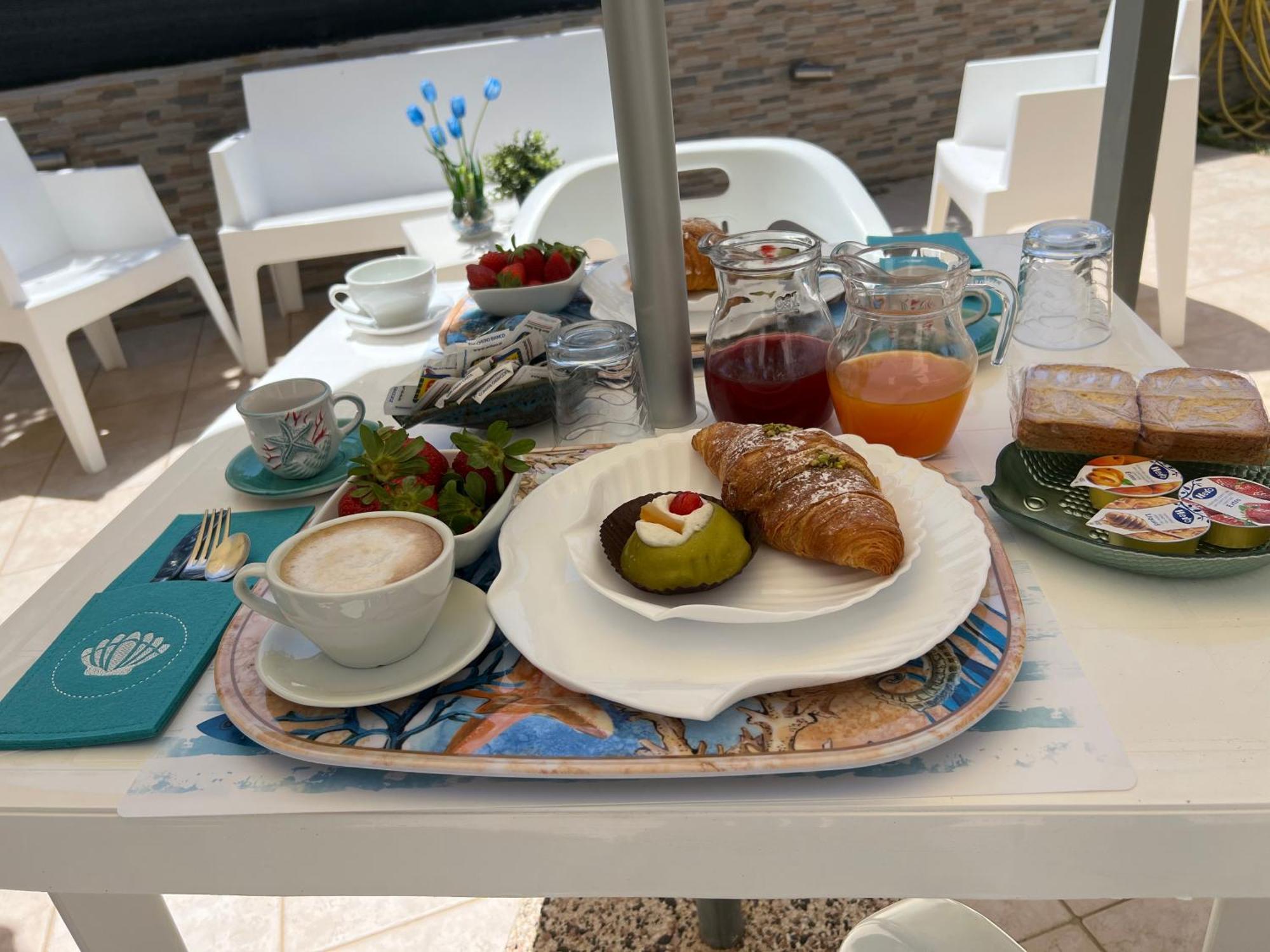 Villa Dolce Vita Rooms 卡斯泰卢佐 外观 照片