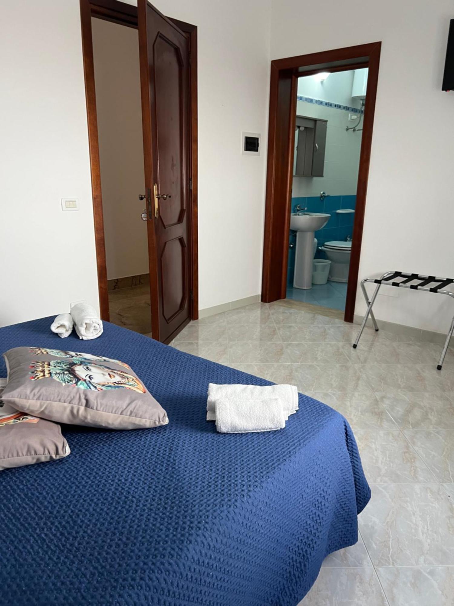 Villa Dolce Vita Rooms 卡斯泰卢佐 外观 照片