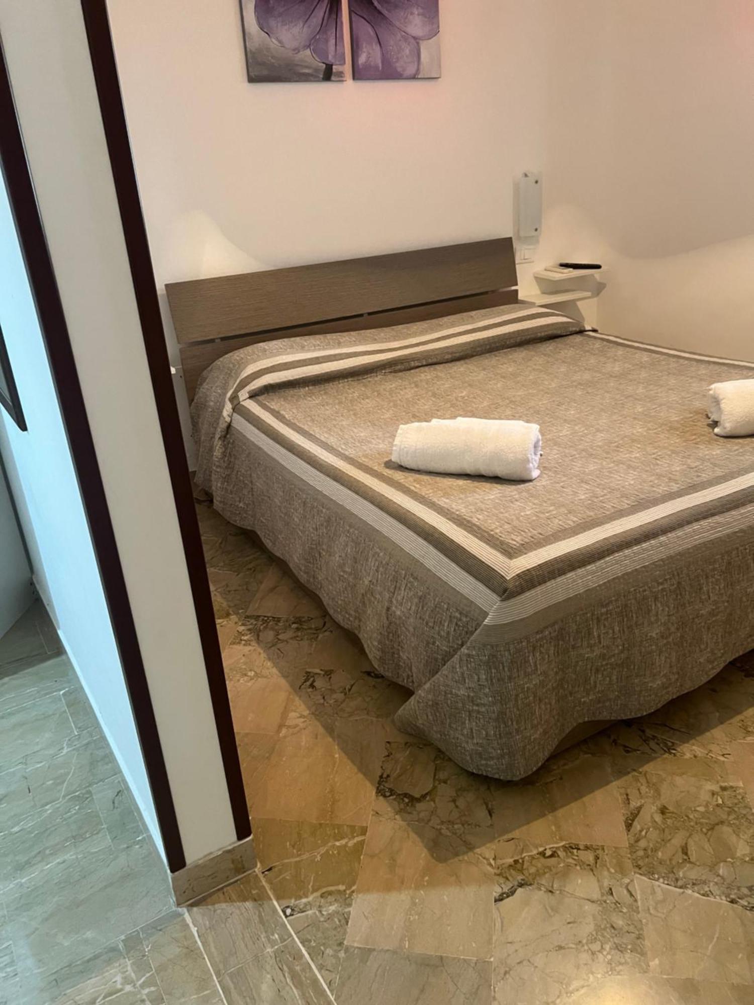 Villa Dolce Vita Rooms 卡斯泰卢佐 外观 照片