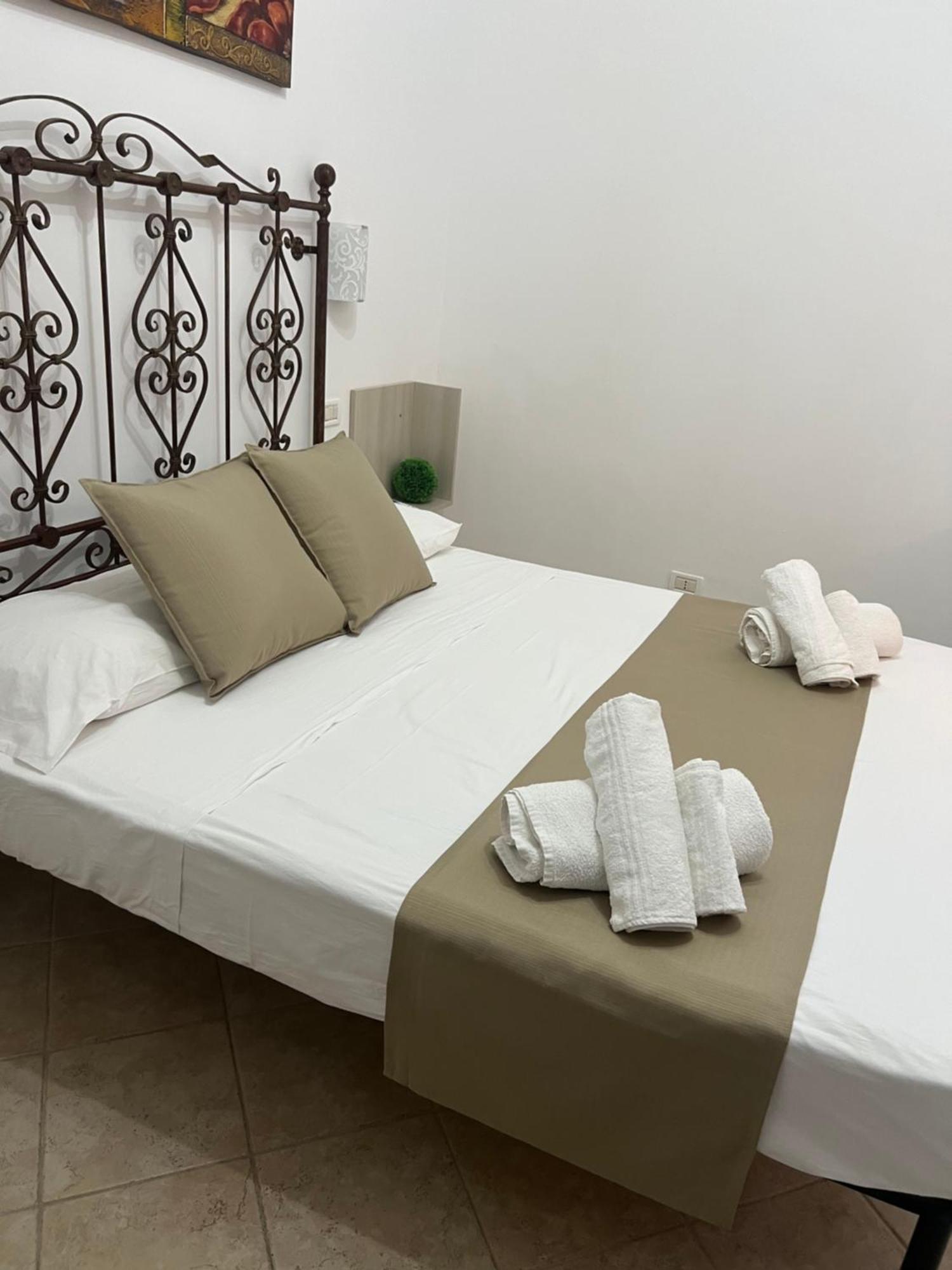 Villa Dolce Vita Rooms 卡斯泰卢佐 外观 照片