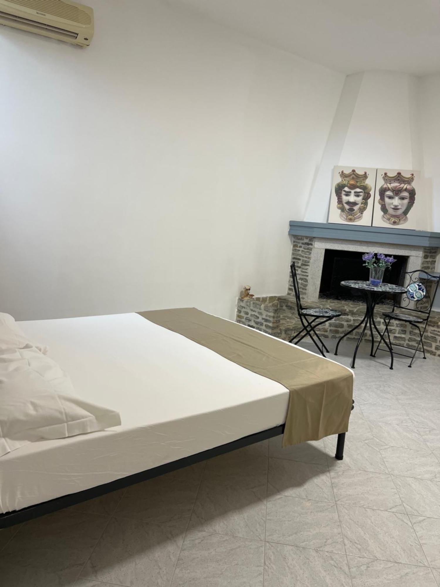 Villa Dolce Vita Rooms 卡斯泰卢佐 外观 照片
